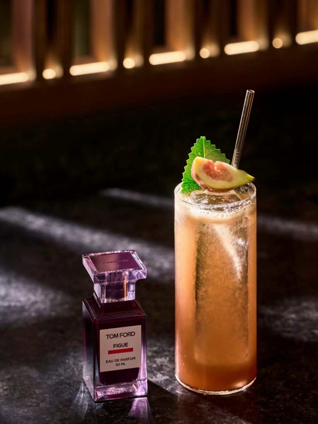 TOM FORD Bitter Peach香氛与橙色鸡尾酒